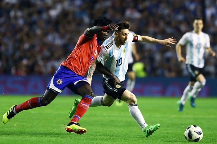 Messi ghi hat-trick anh 4