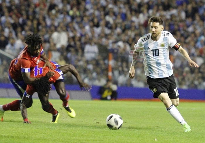 Messi ghi hat-trick anh 5