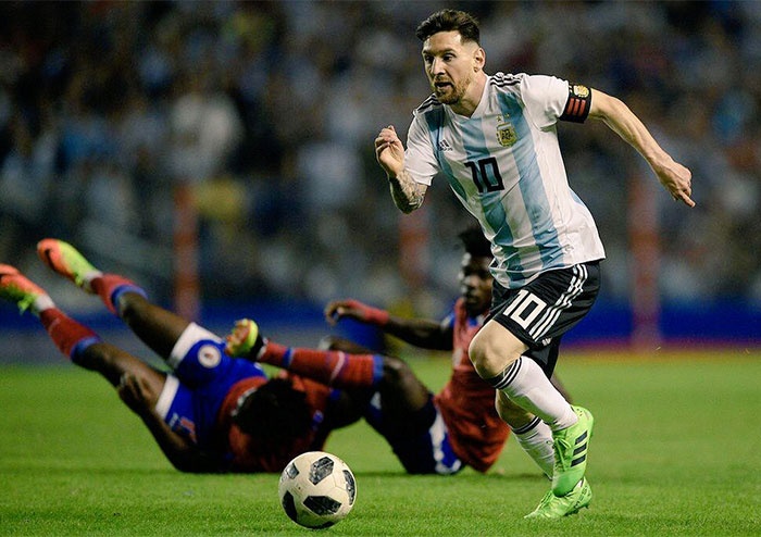 Messi ghi hat-trick anh 6