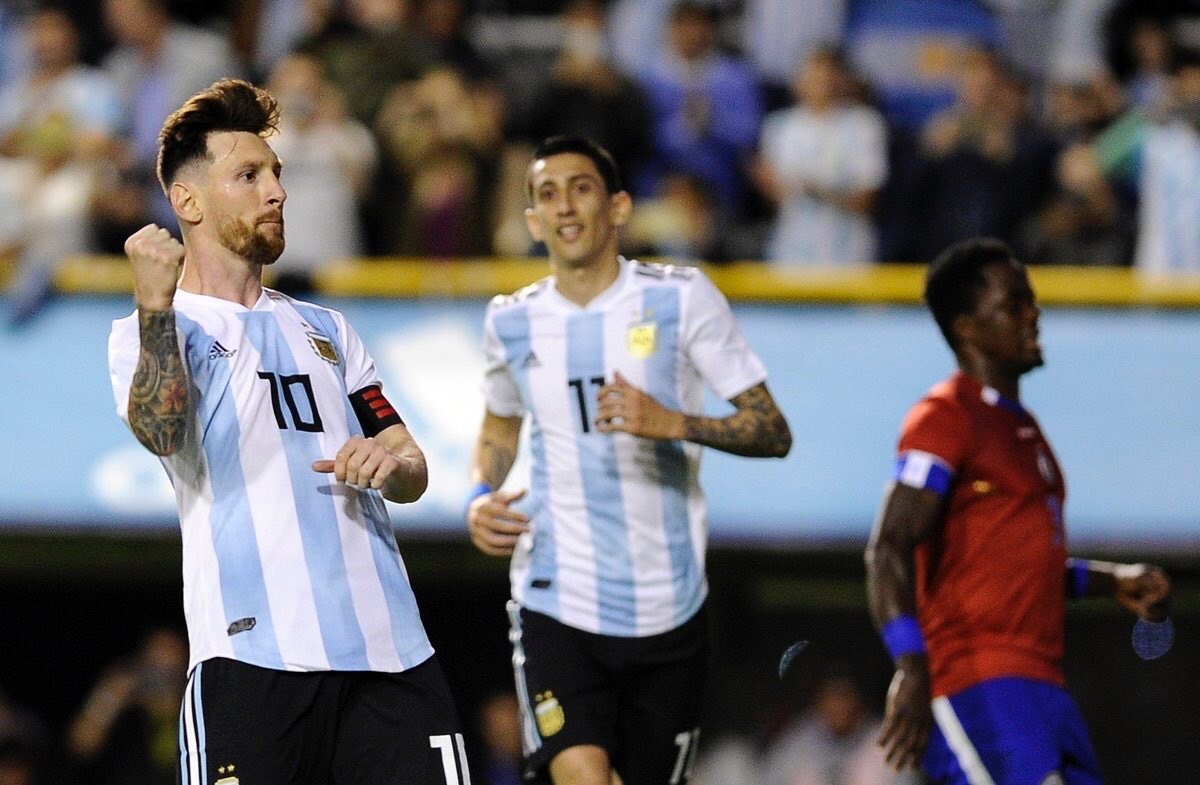 Messi ghi hat-trick anh 7