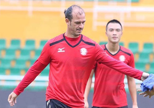 Cuu vua pha luoi giai chau A lam hoc tro HLV Miura hinh anh