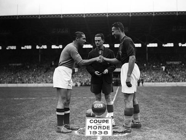 tranh cai world cup anh 10