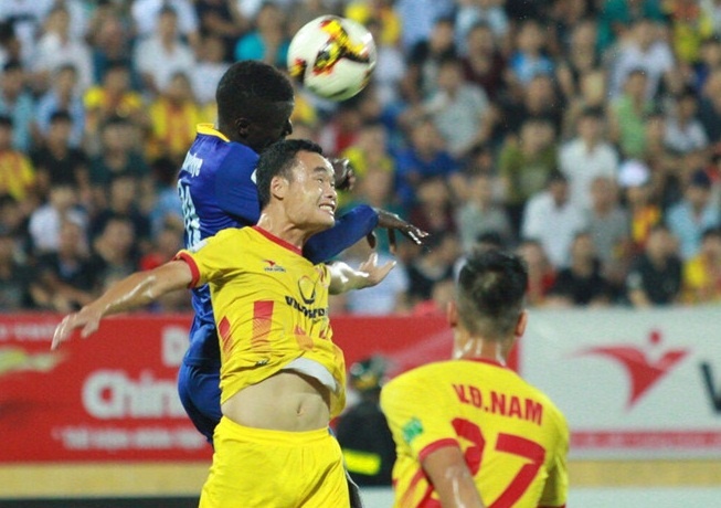 HLV Thanh Hoa chi trich trong tai sau khi hoa doi cuoi bang hinh anh