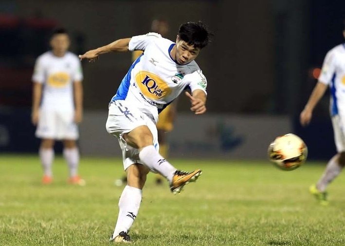 Cong Phuong, Quang Hai cung loat sao U23 thay nhau pho dien o vong 11 hinh anh