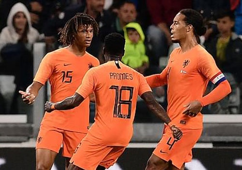 Thi dau voi 10 nguoi, Italy mat chien thang truoc Ha Lan hinh anh