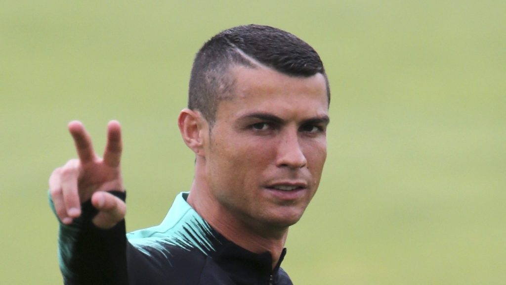 Ronaldo cười tươi khi lần đầu tập luyện ảnh 1 Ronaldo cuoi tuoi khi lan dau tap luyen anh 1