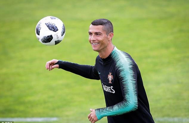Ronaldo cười tươi khi lần đầu tập luyện ảnh 2 Ronaldo cuoi tuoi khi lan dau tap luyen anh 2