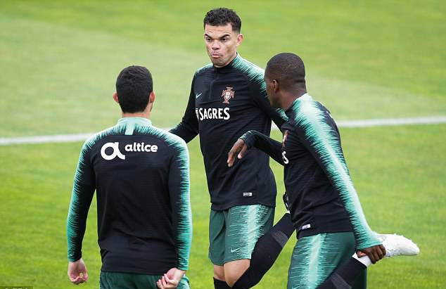 Ronaldo cười tươi khi lần đầu tập luyện ảnh 7 Ronaldo cuoi tuoi khi lan dau tap luyen anh 7