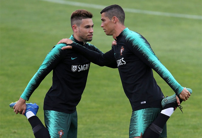 Ronaldo cười tươi khi lần đầu tập luyện ảnh 6 Ronaldo cuoi tuoi khi lan dau tap luyen anh 6