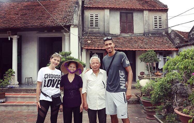 smalling sang việt nam ảnh 1 smalling sang viet nam anh 1