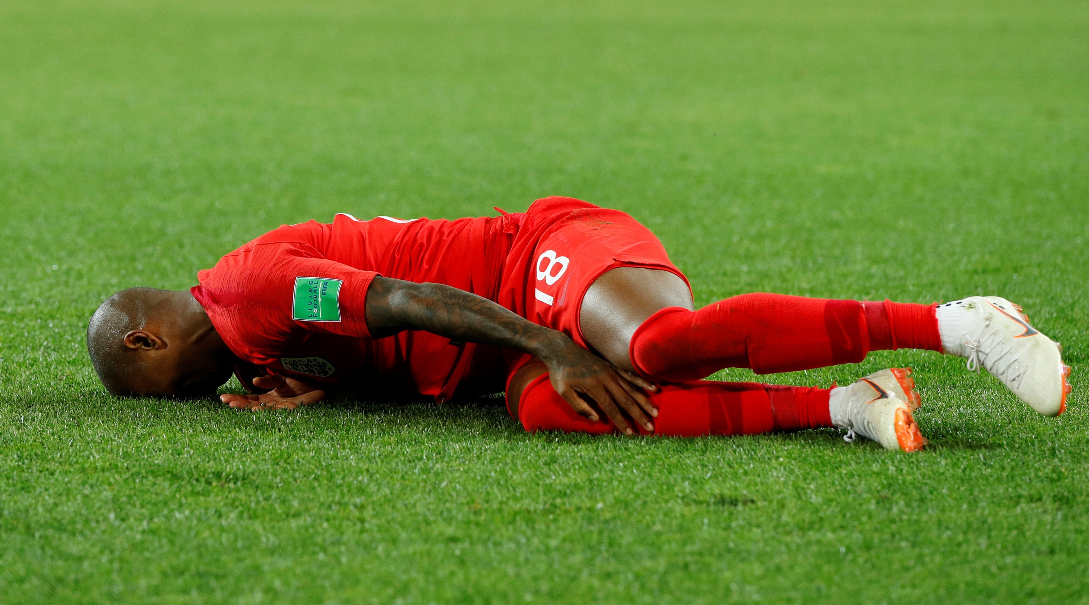 World Cup ngay 5/7: Doi thu thach Ashley Young an va hinh anh