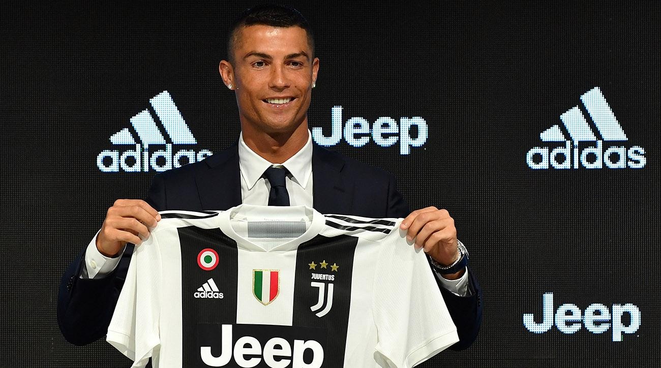 Trong 1 ngay, Juve ban hon 500.000 ao thi dau mang ten Ronaldo hinh anh