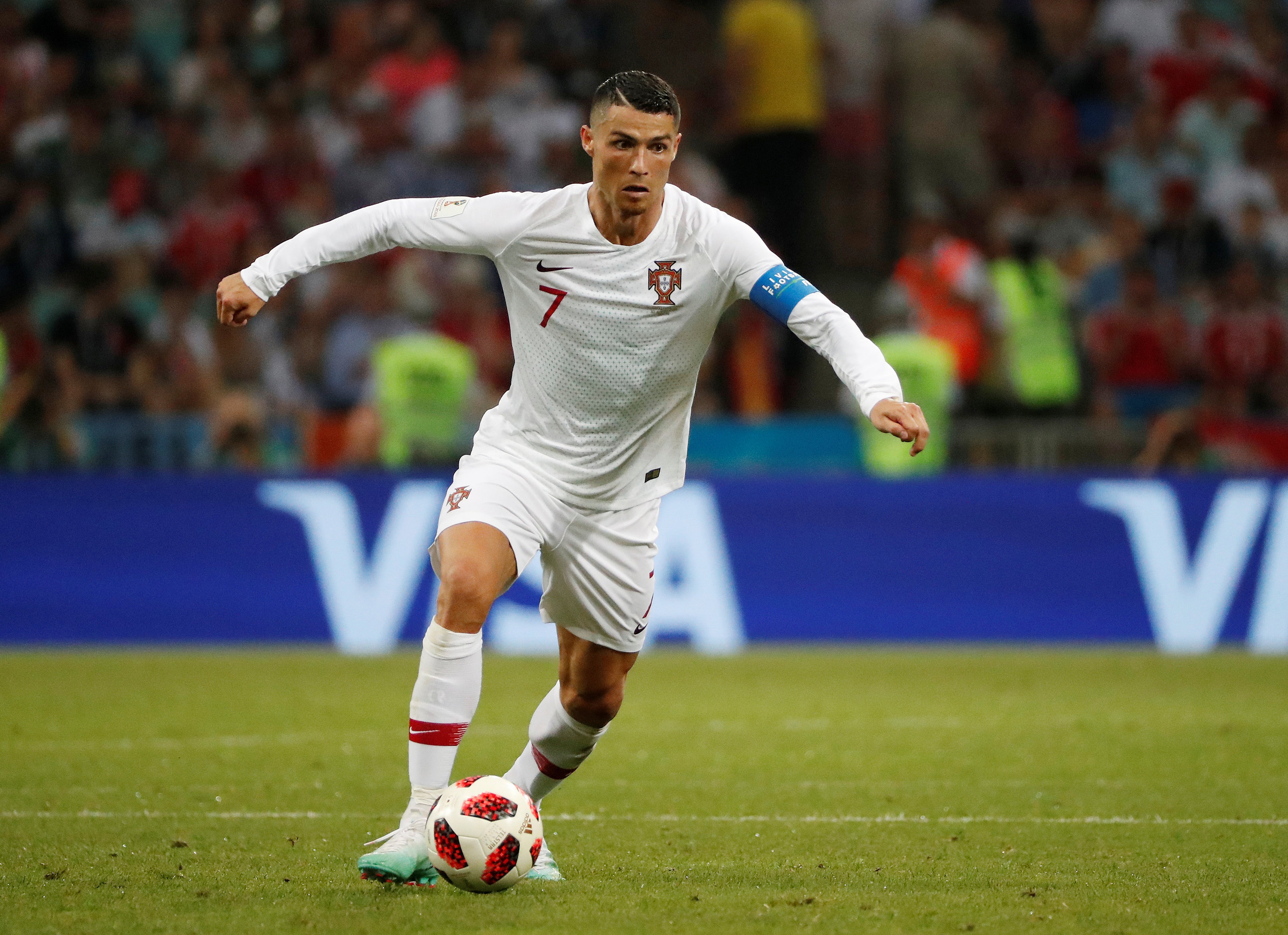 qua bong vang ronaldo anh 2