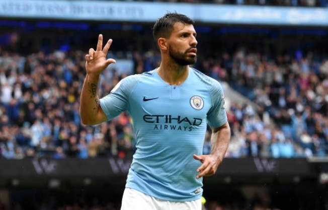 Aguero ghi hat-trick, Man City danh tennis truoc Huddersfield hinh anh
