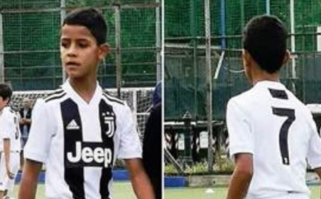 Ronaldo bo tit ngoi, Ronaldo con ghi poker cho U9 Juventus hinh anh