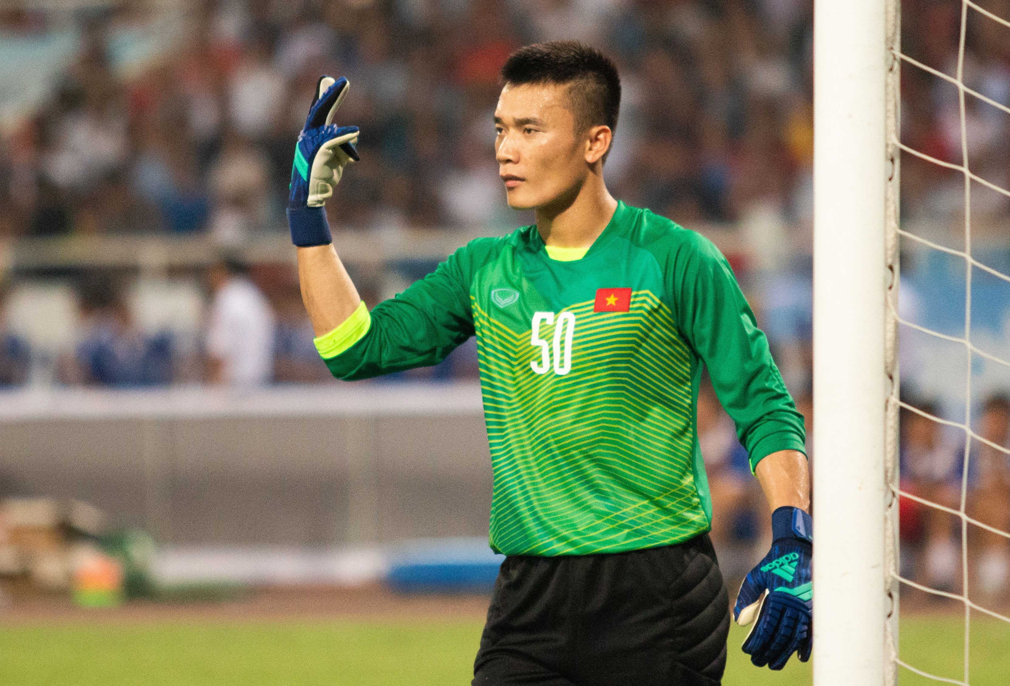 Truoc muon van suc ep, Bui Tien Dung van khong the bi danh guc hinh anh