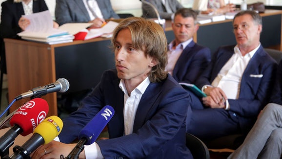 Luka Modric dung truoc nguy co ngoi tu 5 nam hinh anh
