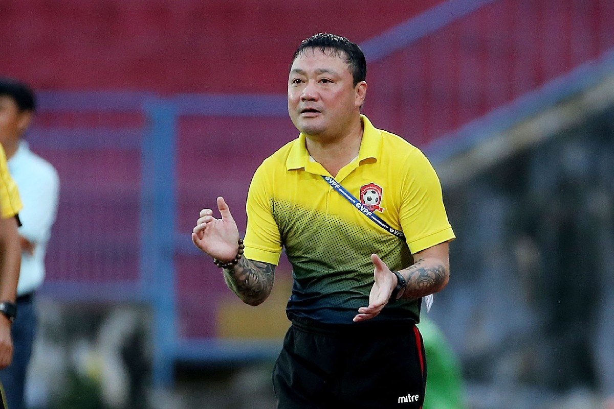 HLV Hai Phong dan dat doi bong phui tham du giai phong trao o Ha Noi hinh anh