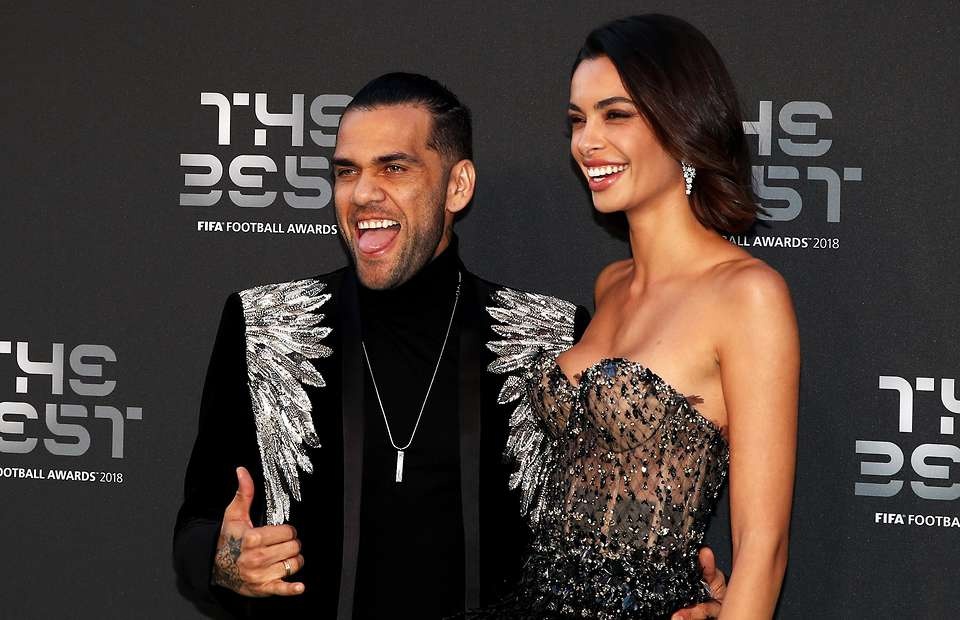 Salah, Dani Alves va nhung quyet dinh binh chon kho hieu cua FIFA hinh anh