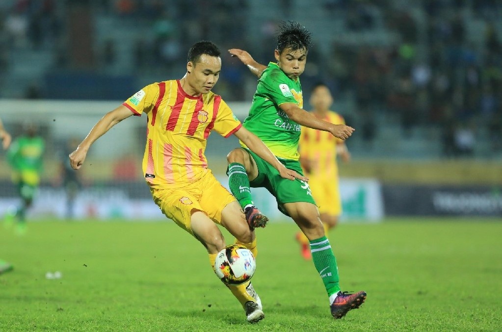 HLV Nam Dinh noi gi ve vu CLB Can Tho duoc thuong? hinh anh