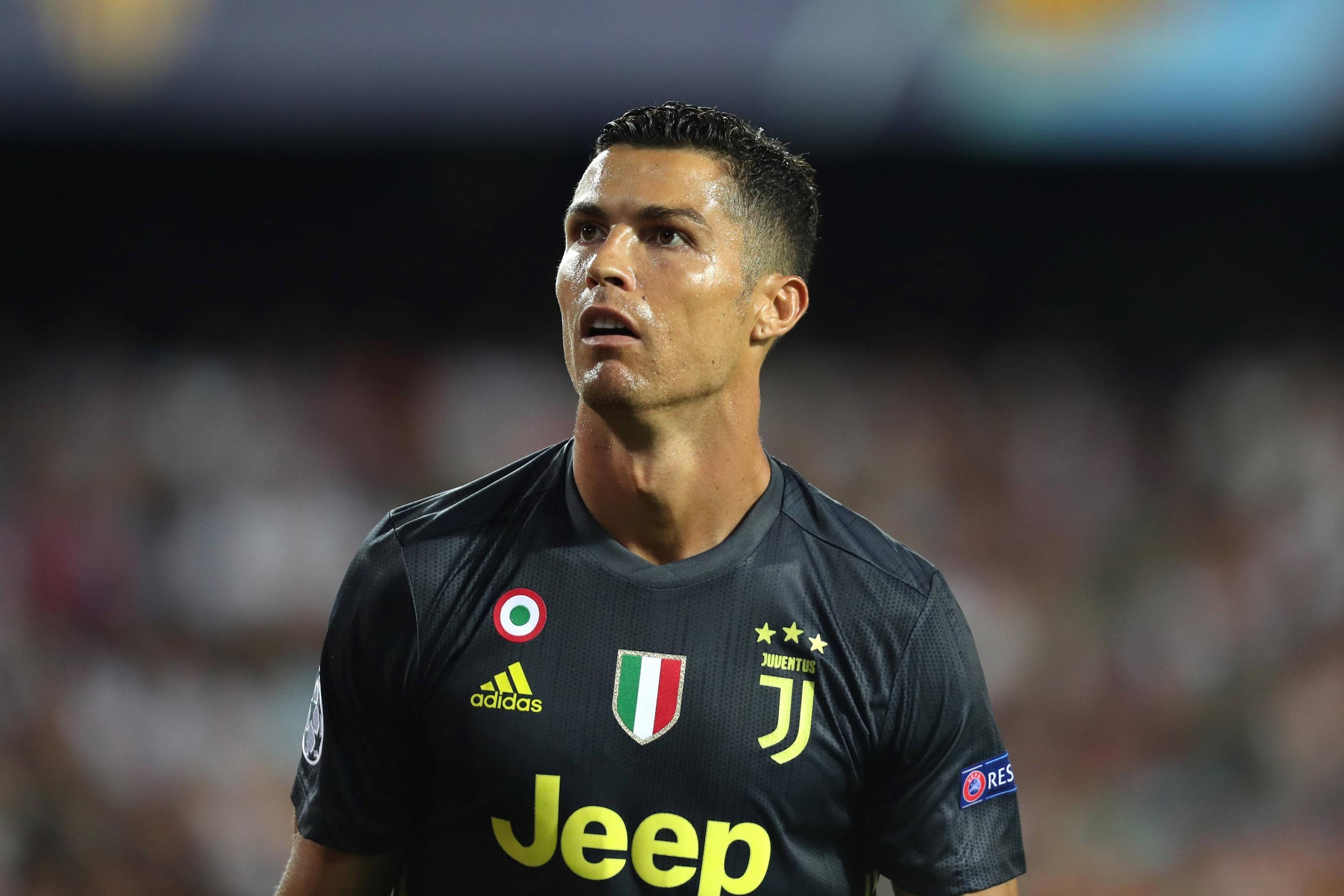 Ronaldo phan ung lai tin don hiep dam phu nu My hinh anh