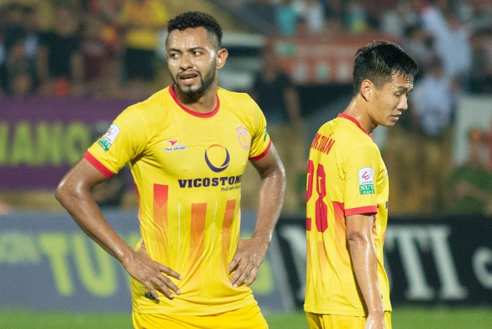CLB Nam Dinh bi phat tien sau tran thua HAGL hinh anh