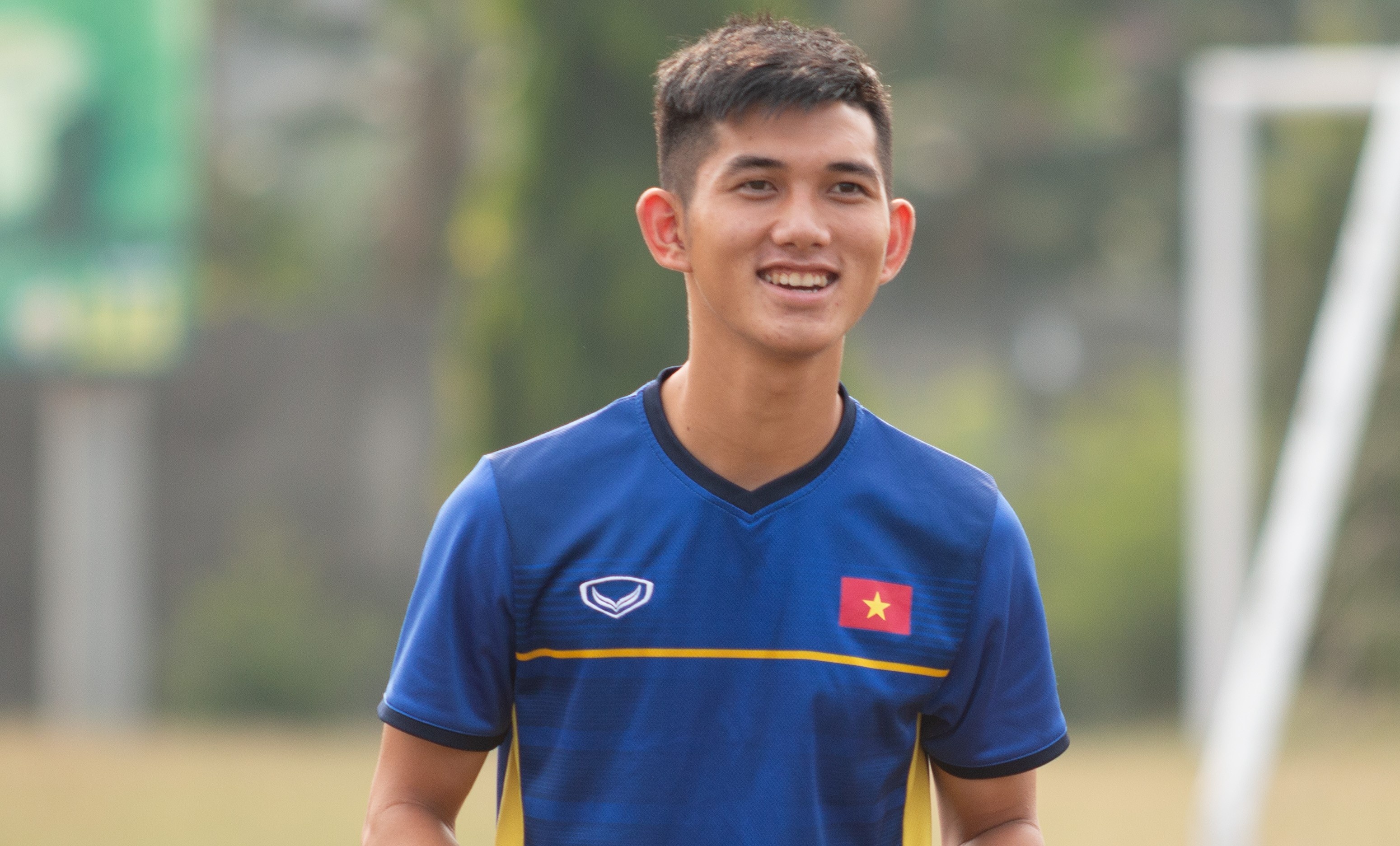 U19 Viet Nam tap nhe tu sang som quanh khach san hinh anh