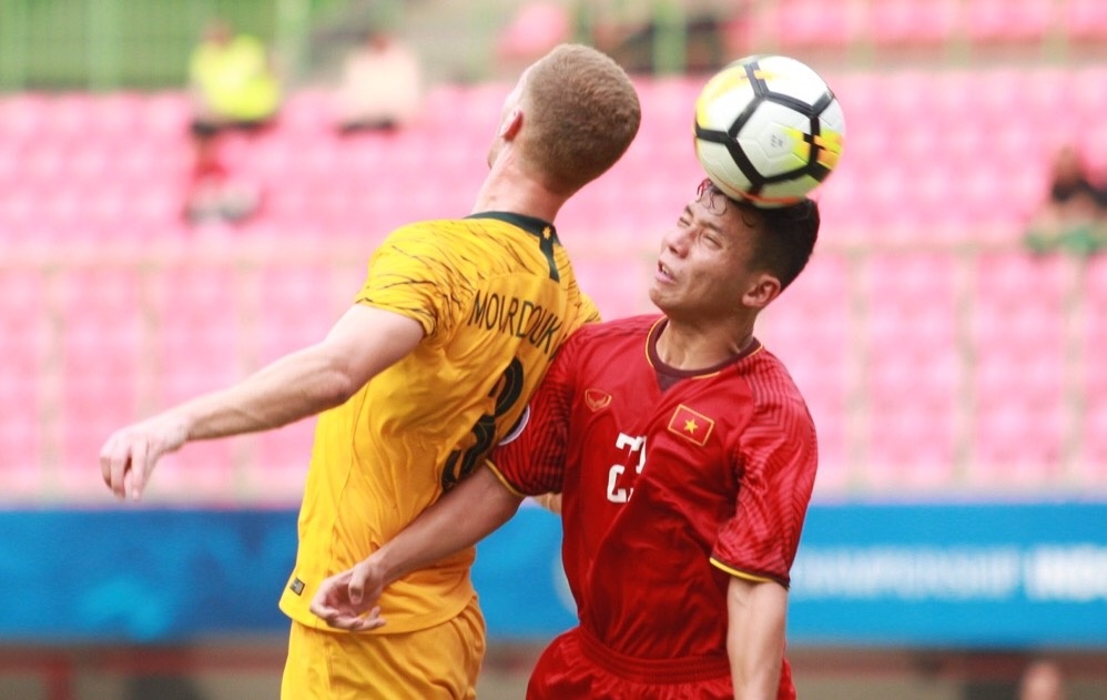 HLV Hoang Anh Tuan: 'Khong hieu vi sao U19 Viet Nam lai so hai' hinh anh