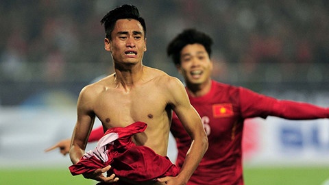 5 khoanh khac bung no cam xuc cua bong da Viet Nam tai AFF Cup hinh anh