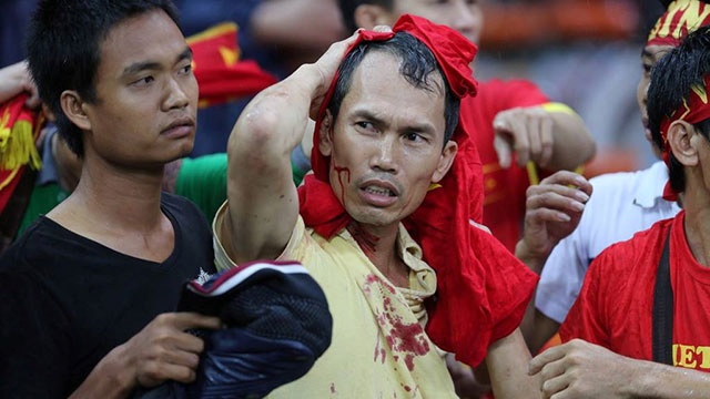 Pha dan bong sut tung luoi nha va nhung khoanh khac xau nhat AFF Cup hinh anh