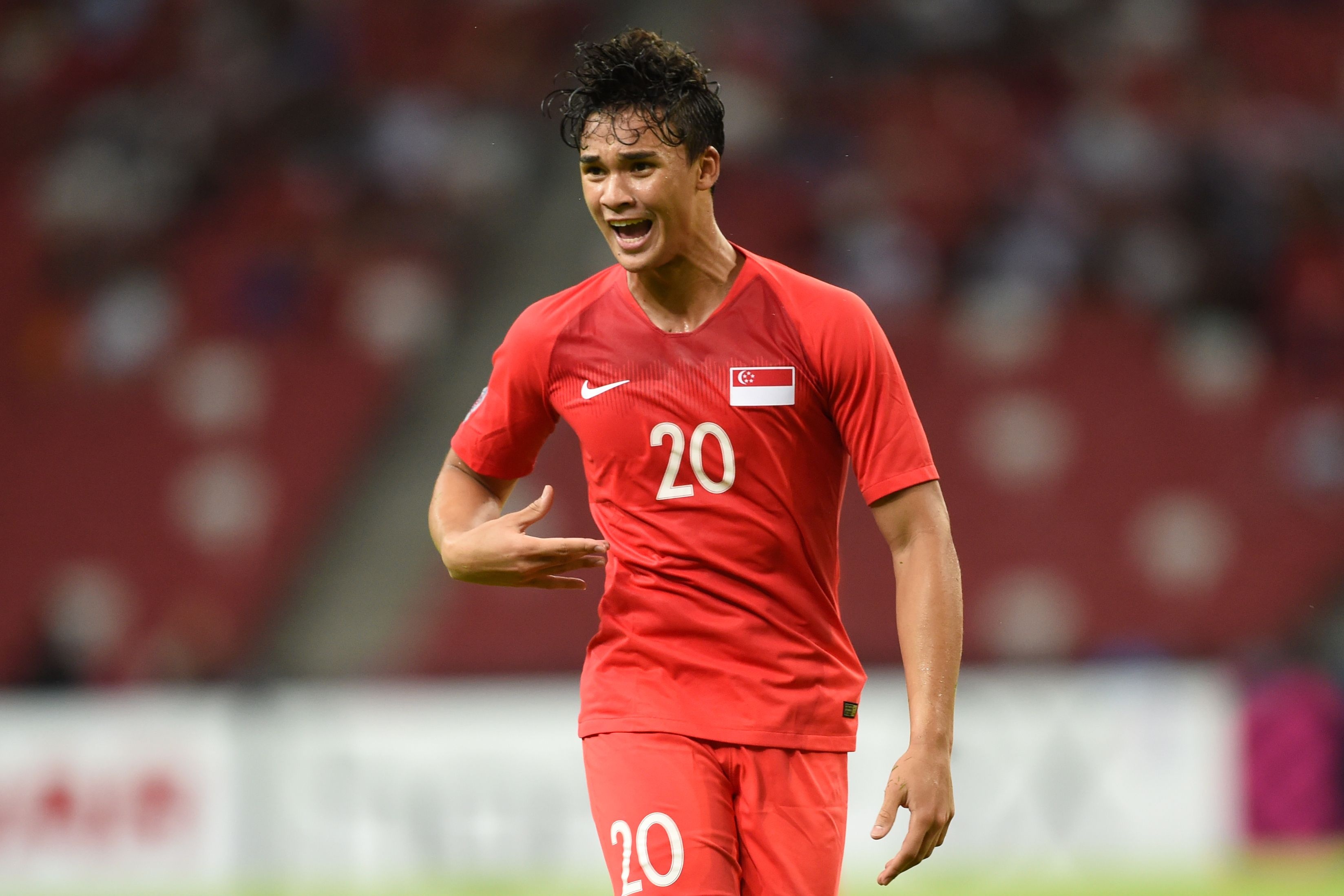 Ikhsan Fandi va nhiem vu vuot qua nguoi cha huyen thoai hinh anh