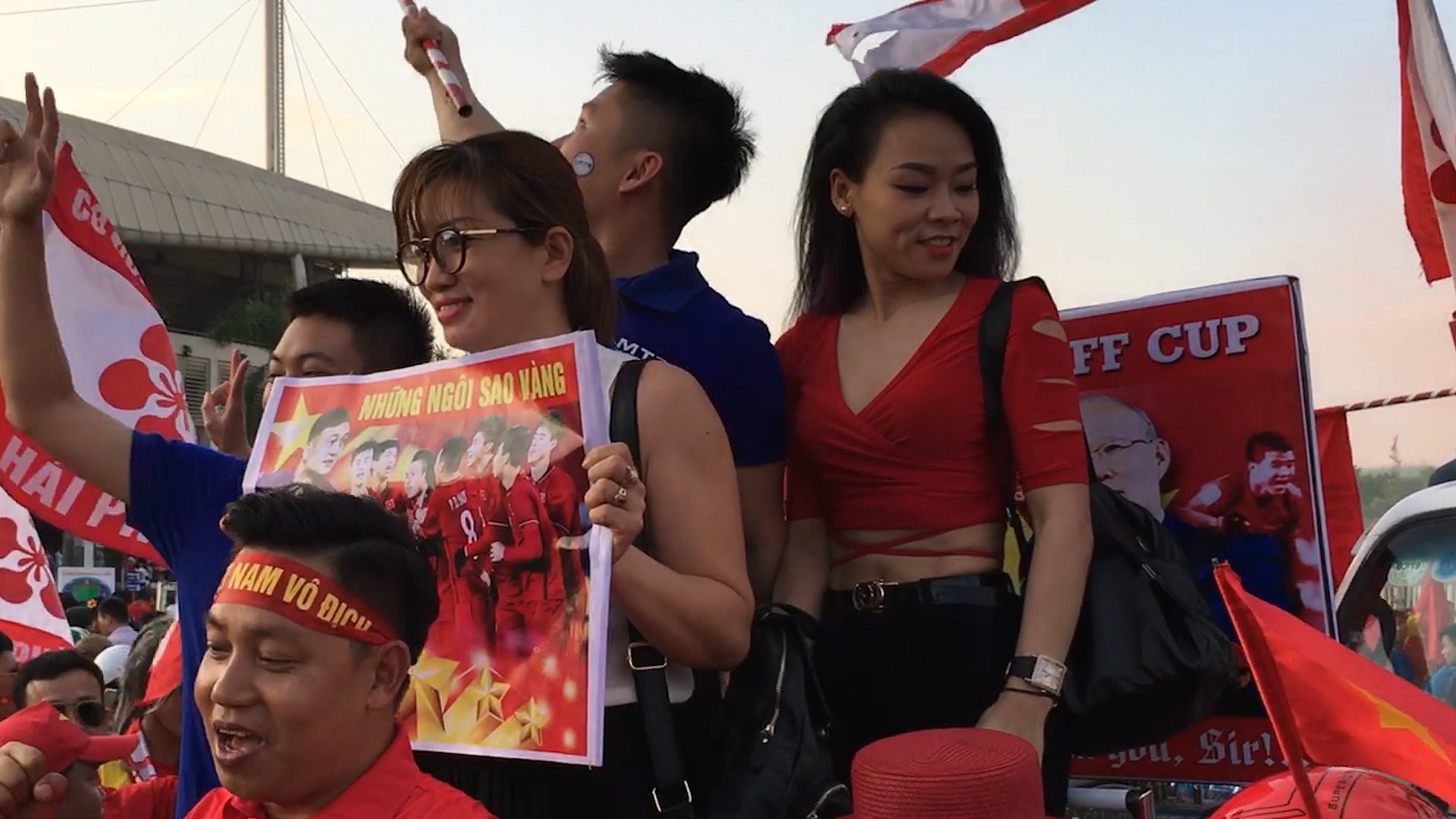 Co dong vien bo chuc trieu de den co vu doi tuyen Viet Nam hinh anh