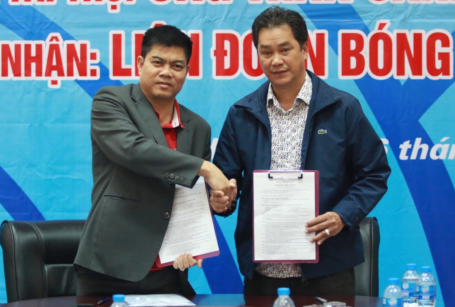 Lien doan bong ban Viet Nam nhan tai tro nua ty dong hinh anh