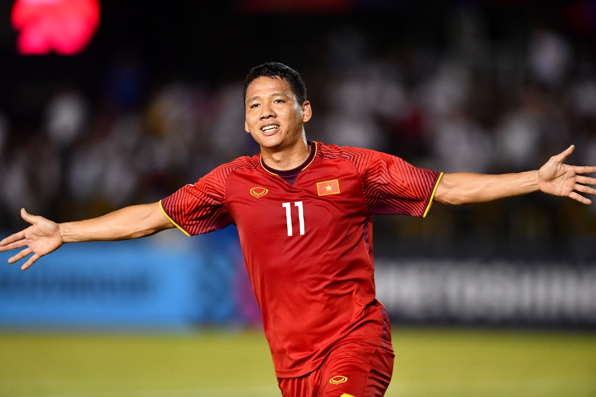 'Chai ruou vang' Anh Duc va nhiem vu danh bai Philippines hinh anh
