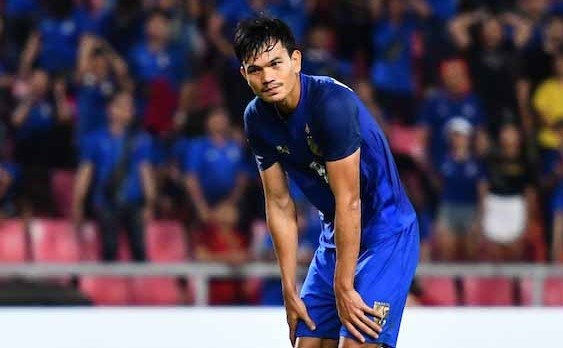 HLV Thai Lan da tinh khong cho Adisak Kraisorn sut qua penalty hinh anh