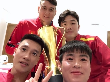 Do Duy Manh chia se sau chuc vo dich: 'On gioi cup day roi' hinh anh