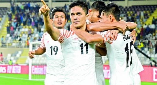 Tien dao An Do xe luoi Thai Lan noi gi khi vuot thanh tich cua Messi? hinh anh