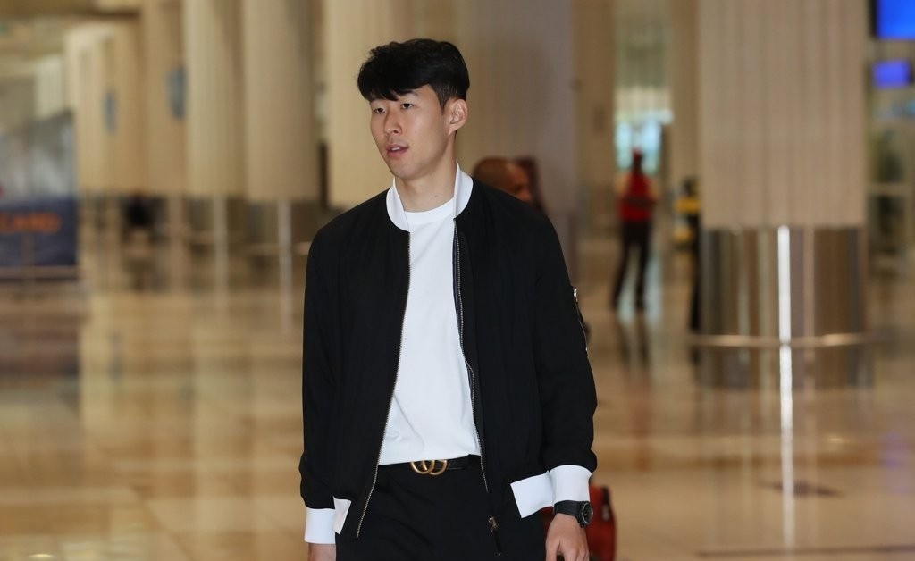 Son Heung-min toi UAE hoi quan cung Han Quoc sau that bai truoc MU hinh anh