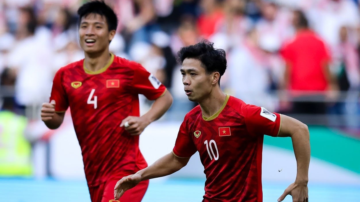 Cong Phuong - cai duyen Tay A va cau thu cua nhung tran cau lon hinh anh