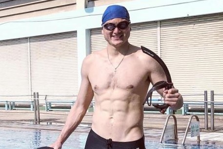 Van Lam khoe anh 6 mui san chac ben be boi hinh anh