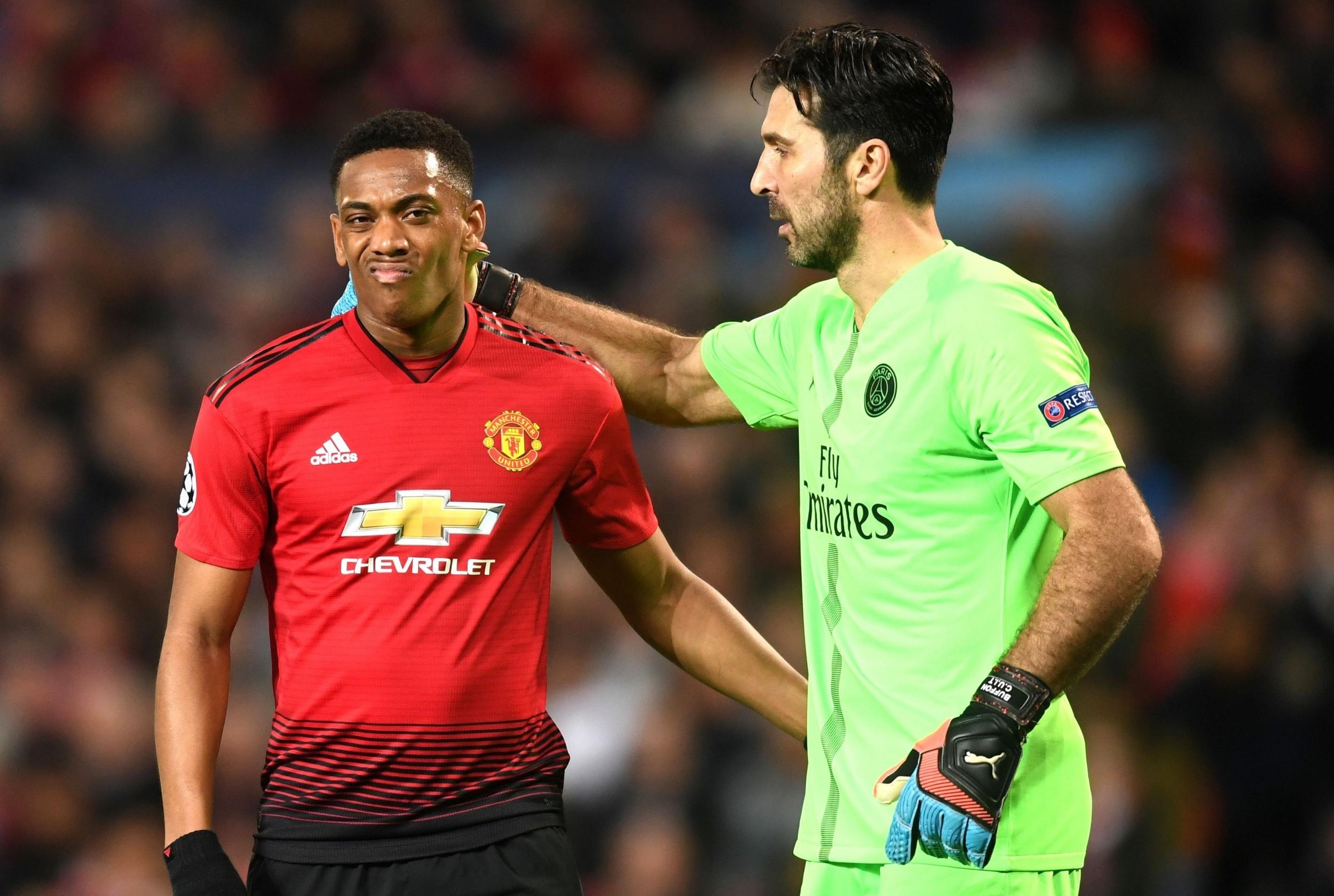 Martial quy rap, lien tuc cau nguyen khi Rashford da penalty cuoi tran hinh anh