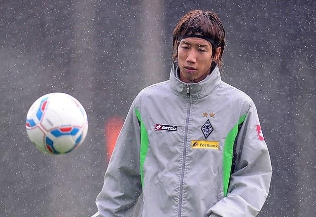 Cac cau thu chau A tung choi bong ra sao tai Monchengladbach? hinh anh