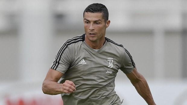 Nhung pha lam xiec voi bong tren san tap cua Ronaldo hinh anh