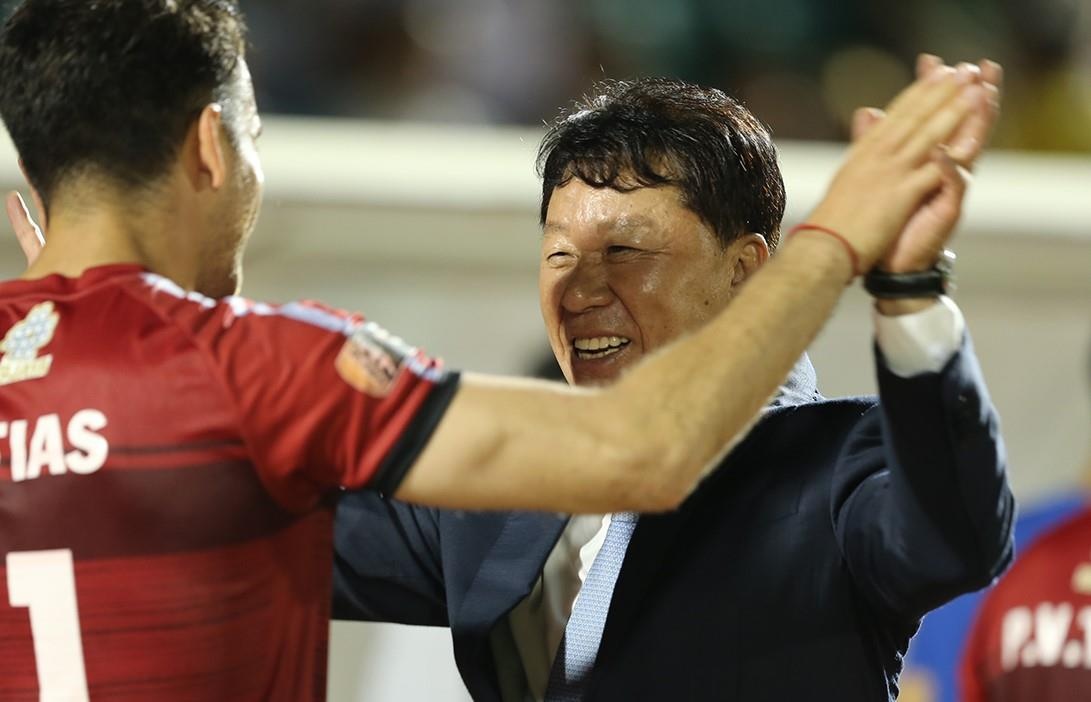 Cuu GDKT HAGL: 'Cau thu Viet Nam co ve khong hieu gi ve chuyen nghiep' hinh anh