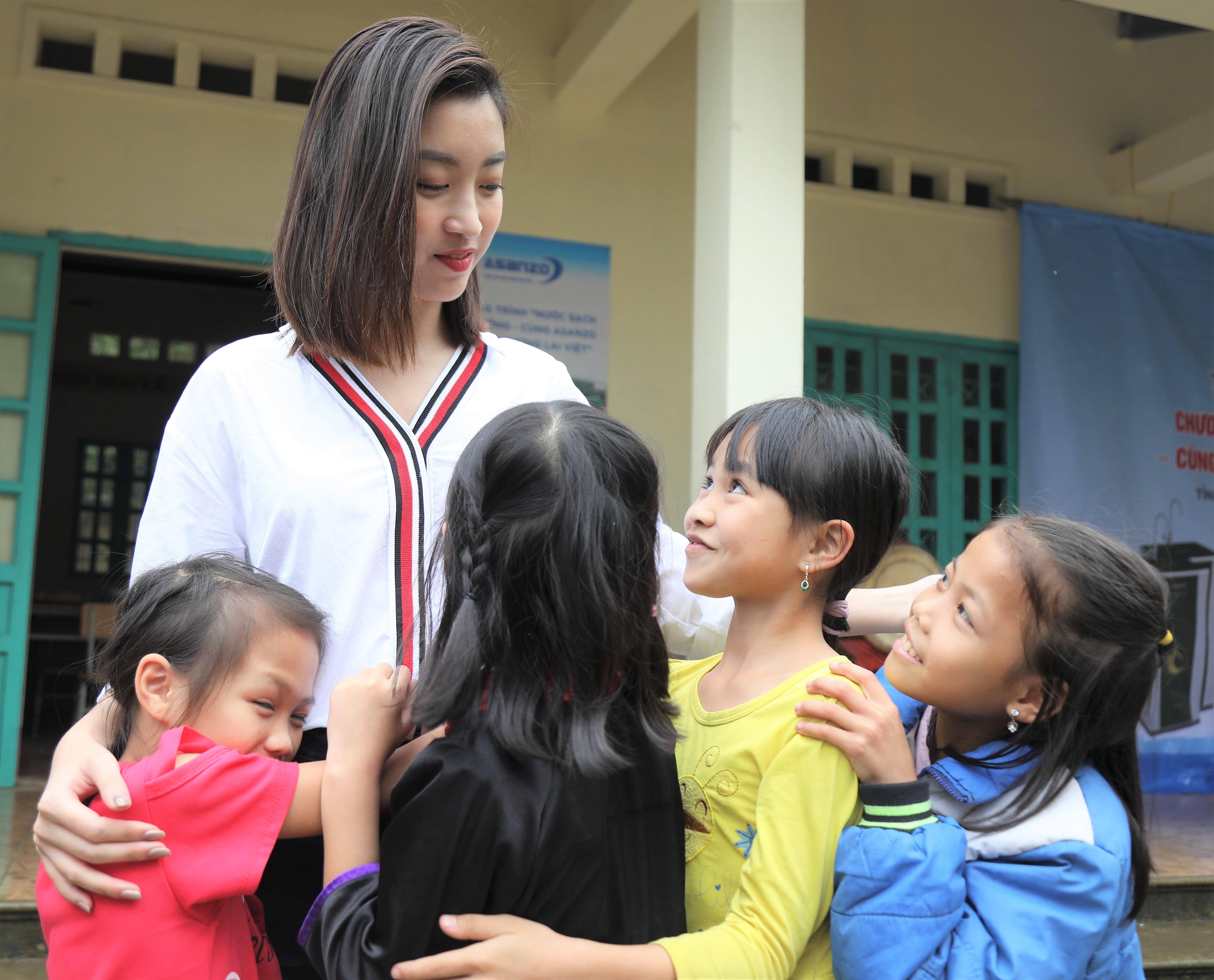 CEO Pham Van Tam,  Hoa hau Do My Linh anh 2