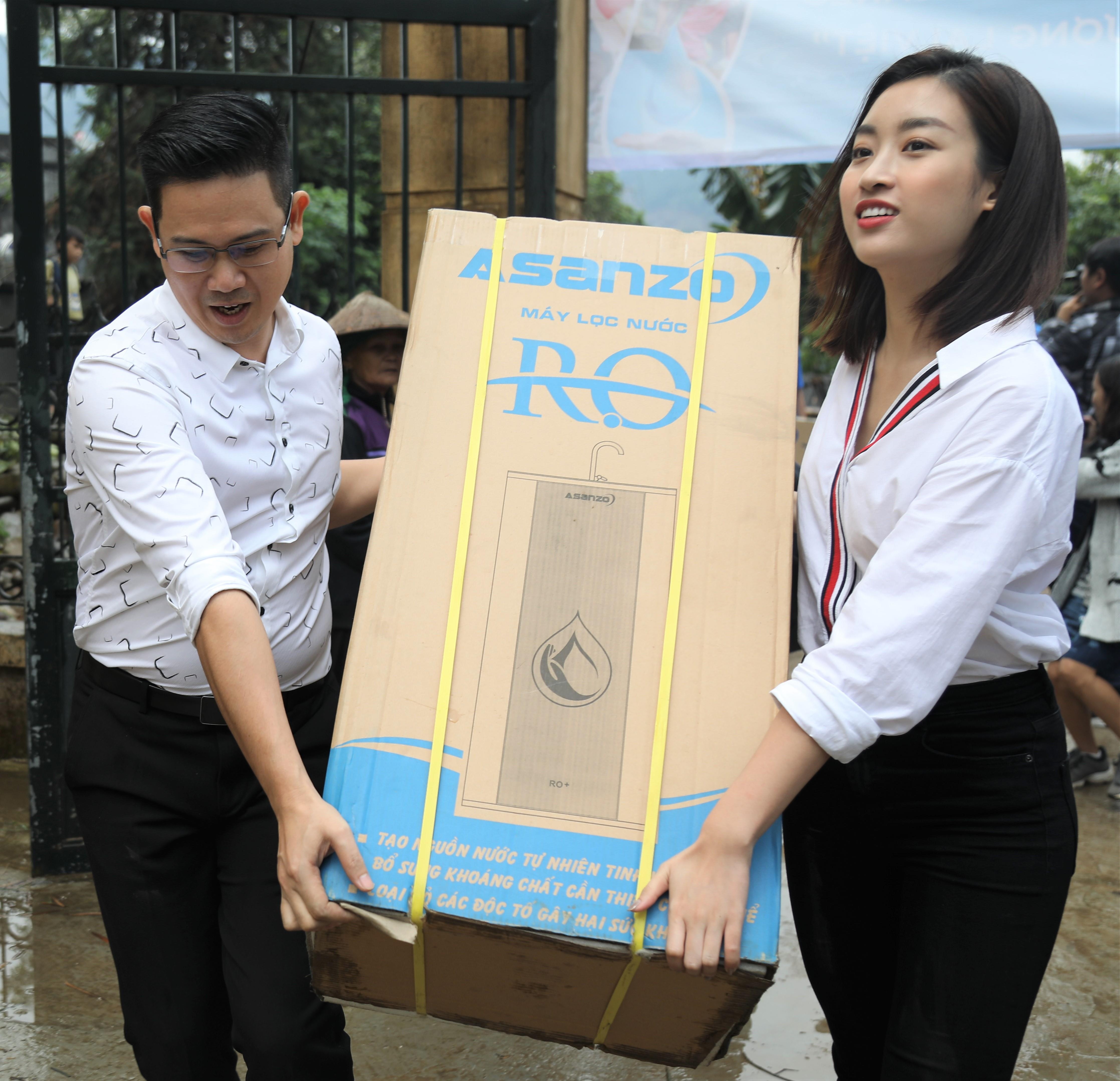 CEO Pham Van Tam,  Hoa hau Do My Linh anh 4