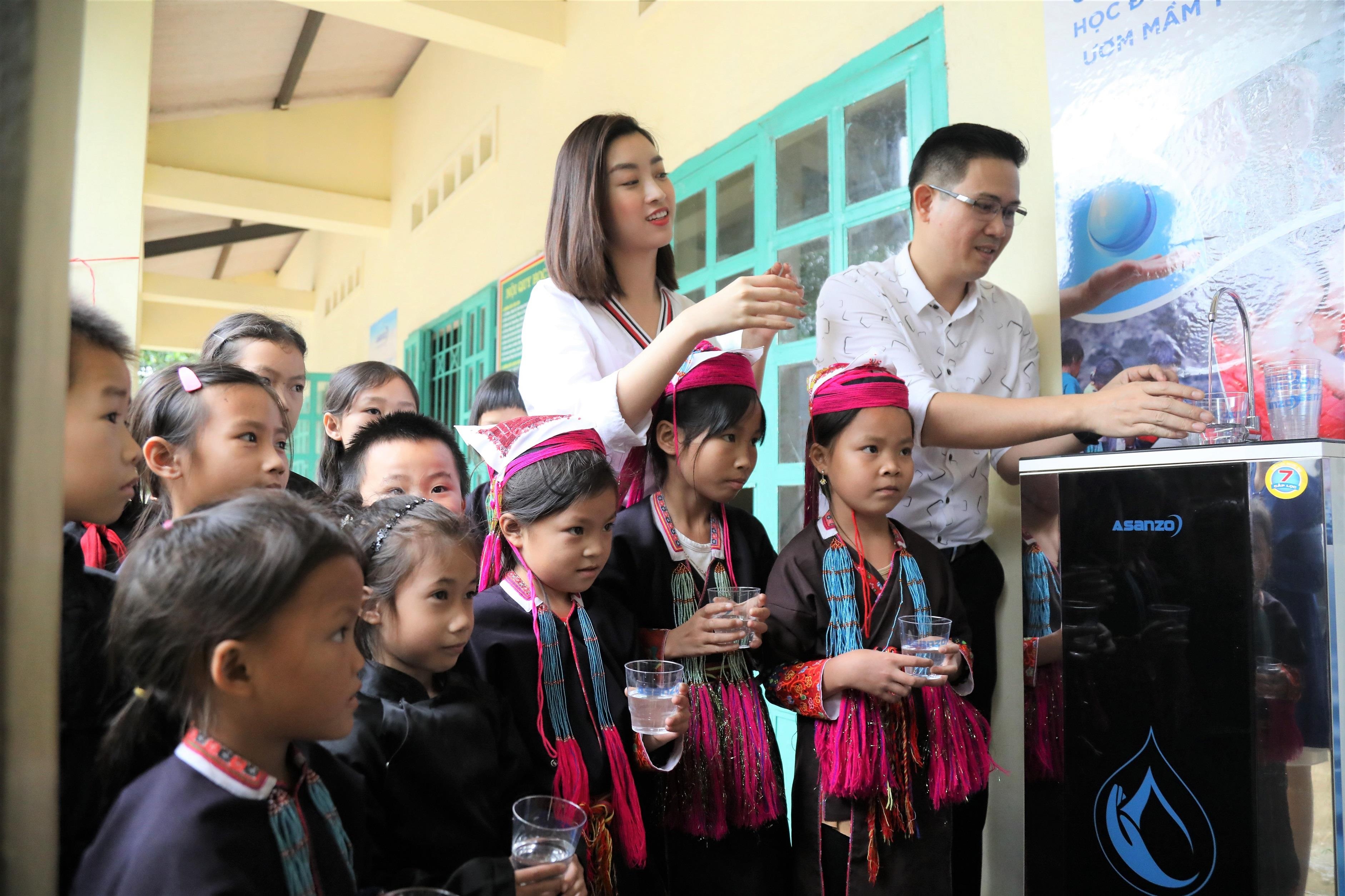 CEO Pham Van Tam,  Hoa hau Do My Linh anh 5