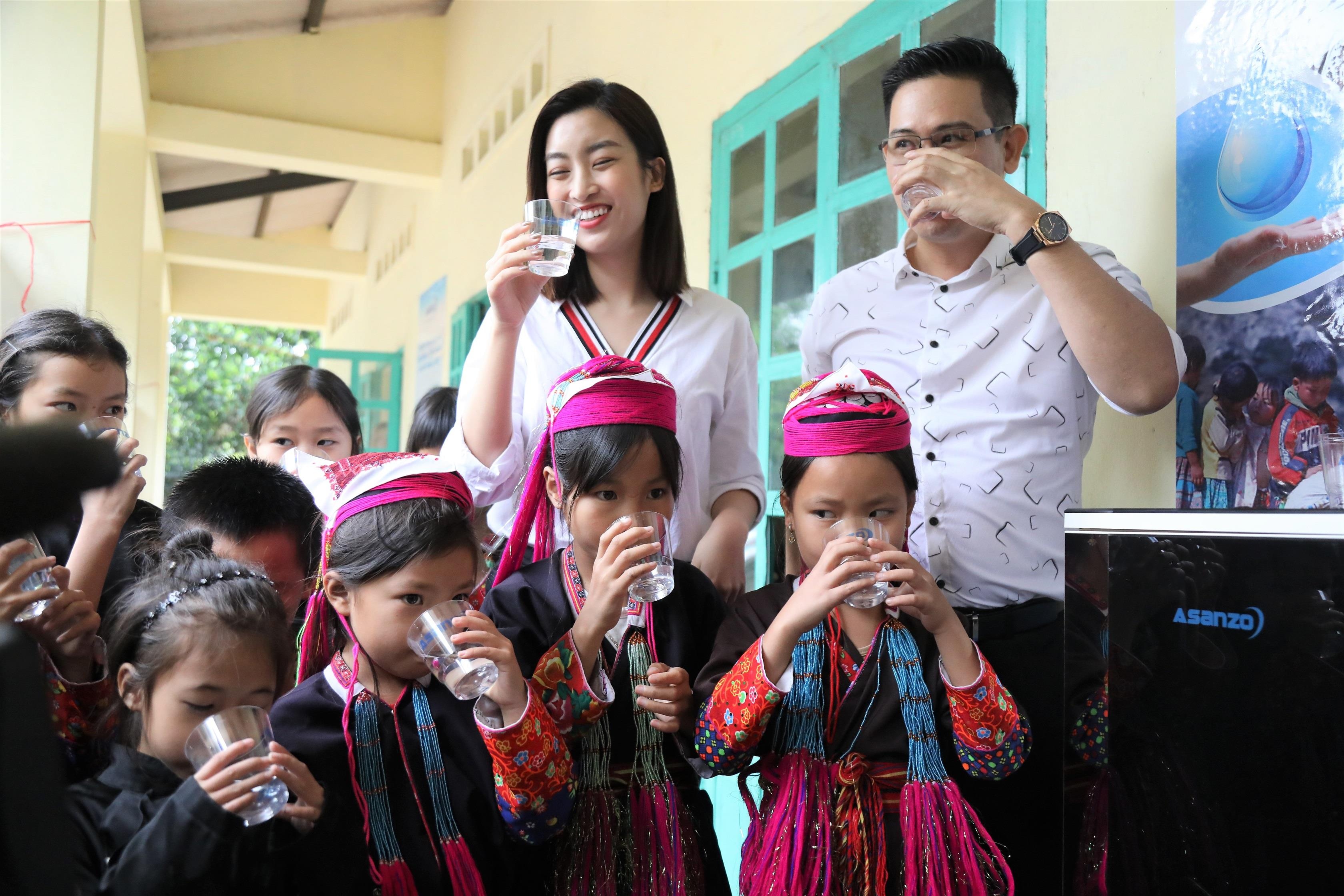 CEO Pham Van Tam,  Hoa hau Do My Linh anh 7