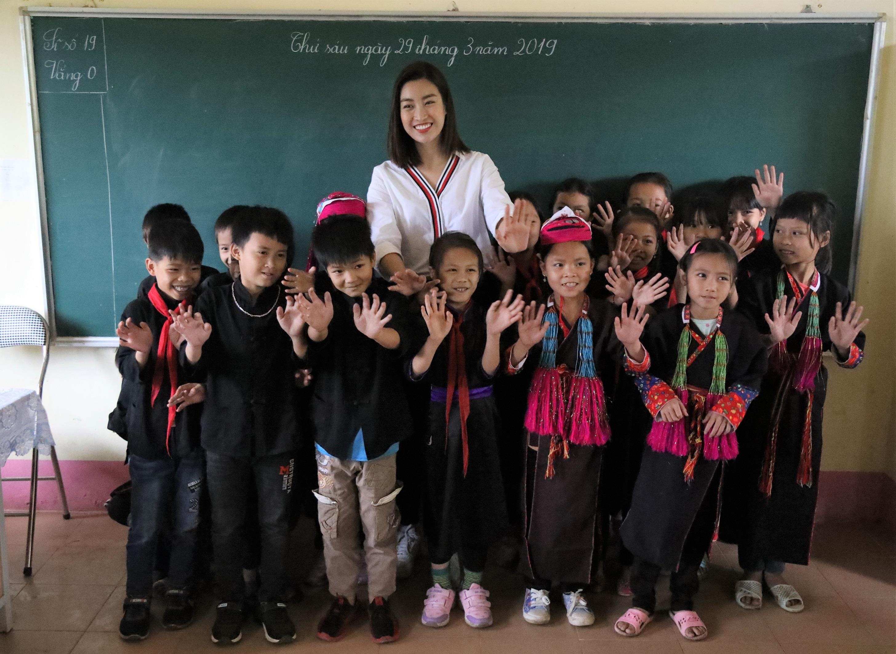 CEO Pham Van Tam,  Hoa hau Do My Linh anh 9