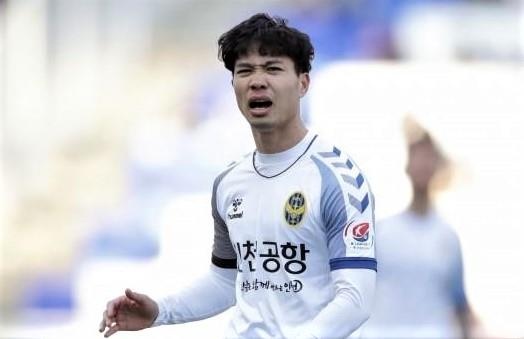 'Khong duoc ra san, Cong Phuong hay kien nhan nhu Park Ji-sung tai MU' hinh anh